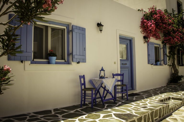 Antiparos – a Slow Day at Psaraliki Beach and a Night at the Mysterious Boat Festival