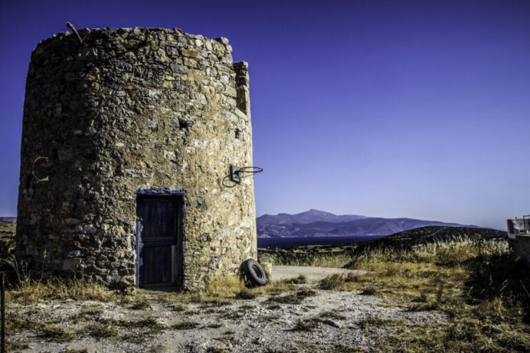 Exploring the Landscape of Schinoussa