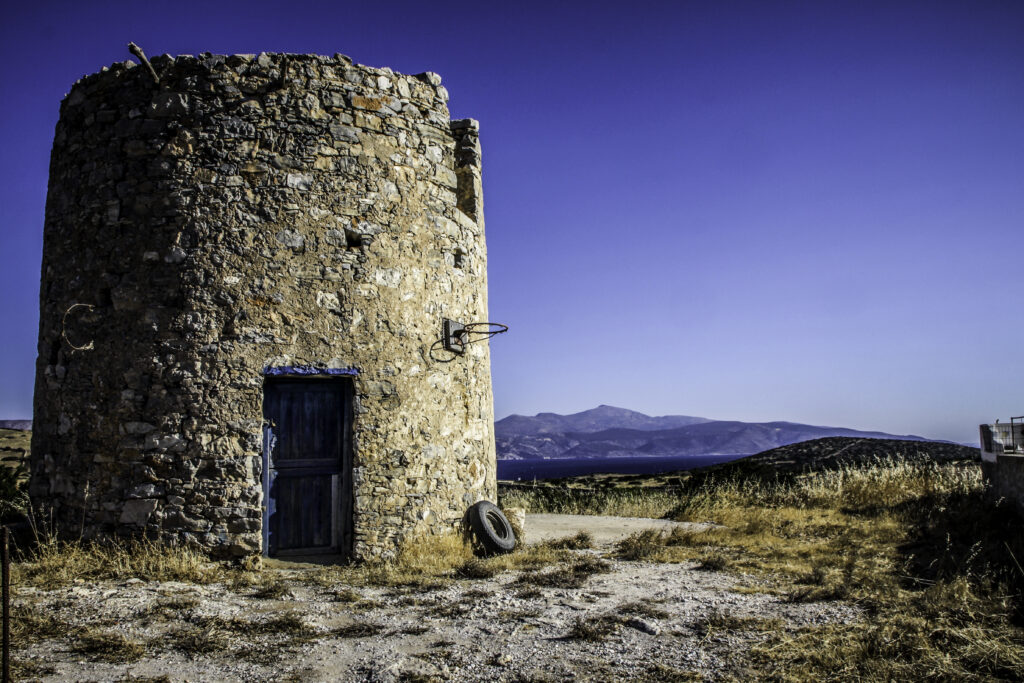 Exploring the Landscape of Schinoussa