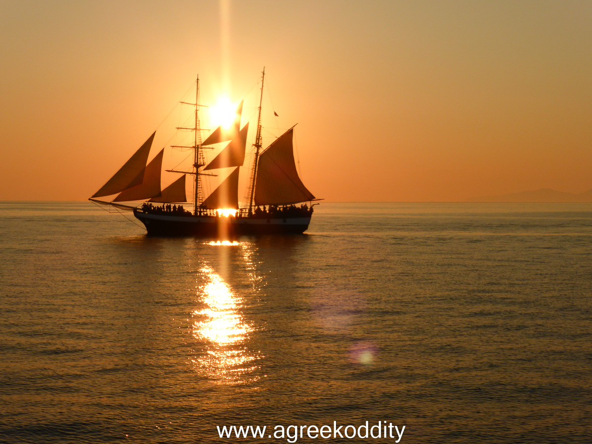 Santorini – A Whistle Stop Tour. Akrotiri and a Sunset Volcano Boat Trip