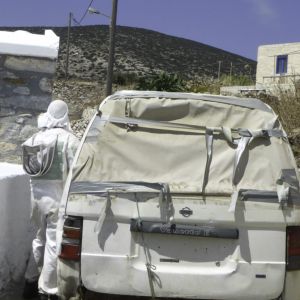 Iraklia 2015 - Delivering bees in Panagia