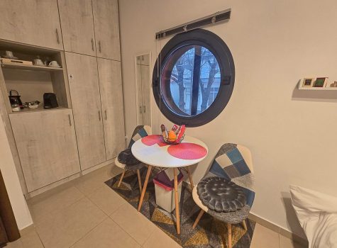 Central & Riverfront Room