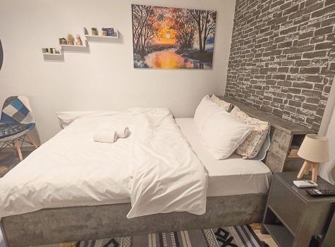 Central & Riverfront Room