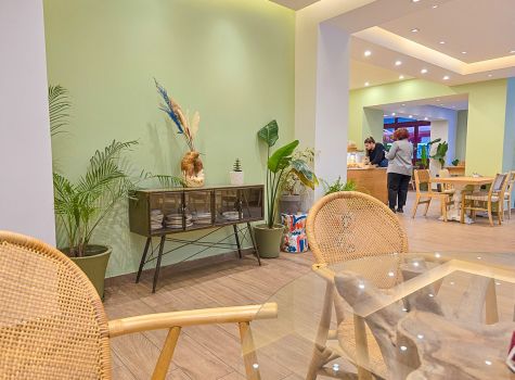 Maroon Bottle Luxury Suites