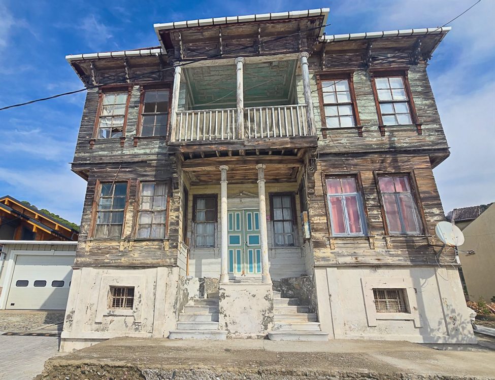 Greek house in Asmali