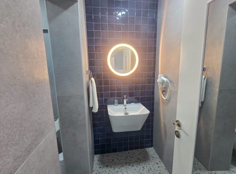 Modern bathroom at the Alicante Hotel in Bozcaada