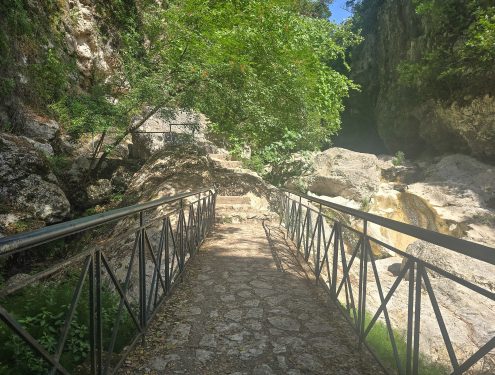 Path to Nidri WAterfall