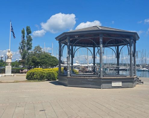 View of Preveza Harbour and statue of Odysseas Androutsos